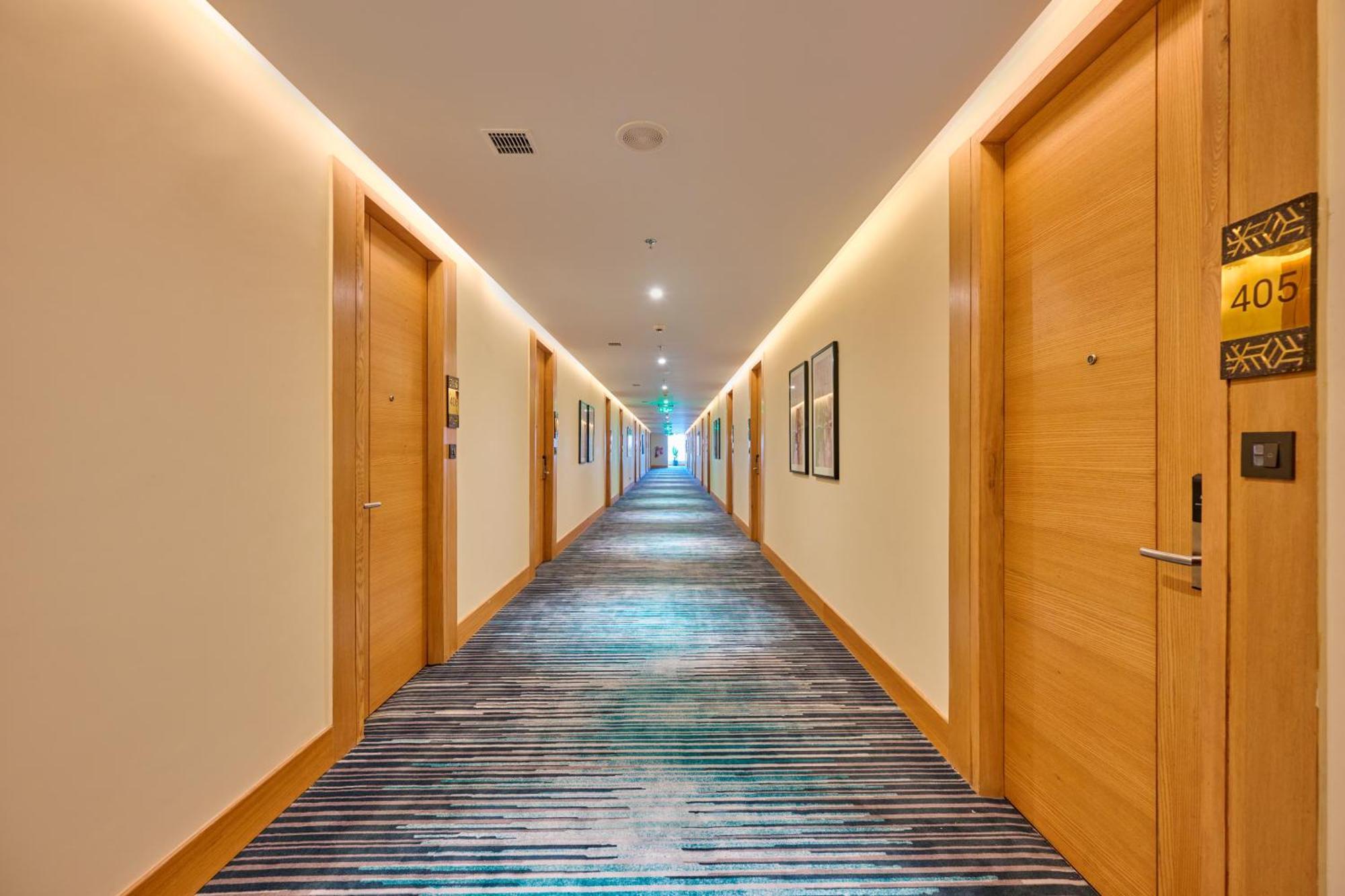 Iris Sarovar Portico غورغاون المظهر الخارجي الصورة