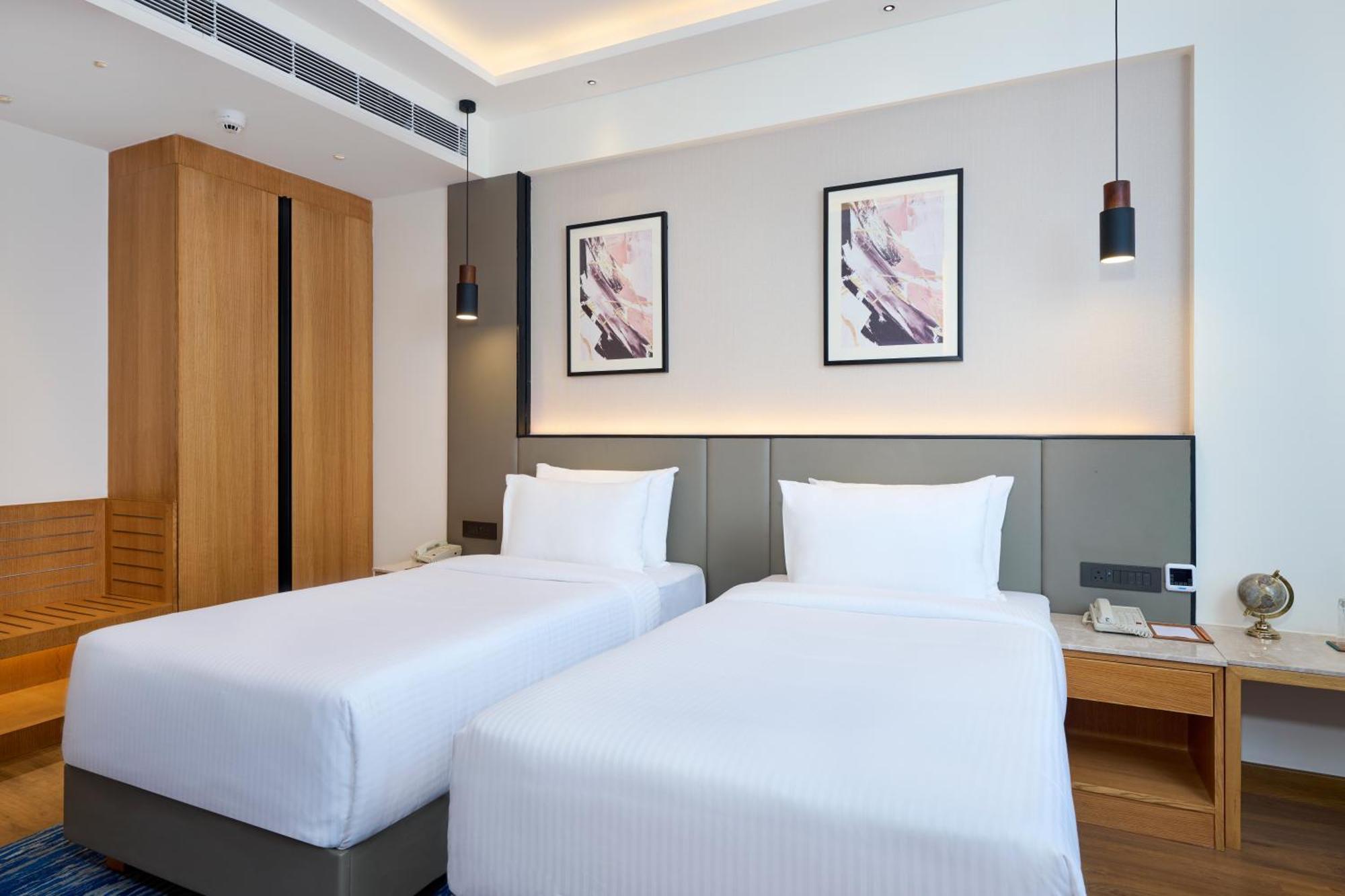 Iris Sarovar Portico غورغاون المظهر الخارجي الصورة