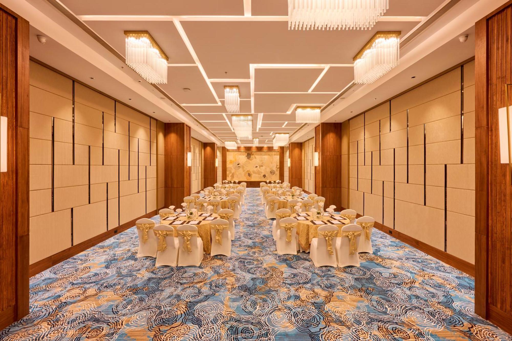Iris Sarovar Portico غورغاون المظهر الخارجي الصورة