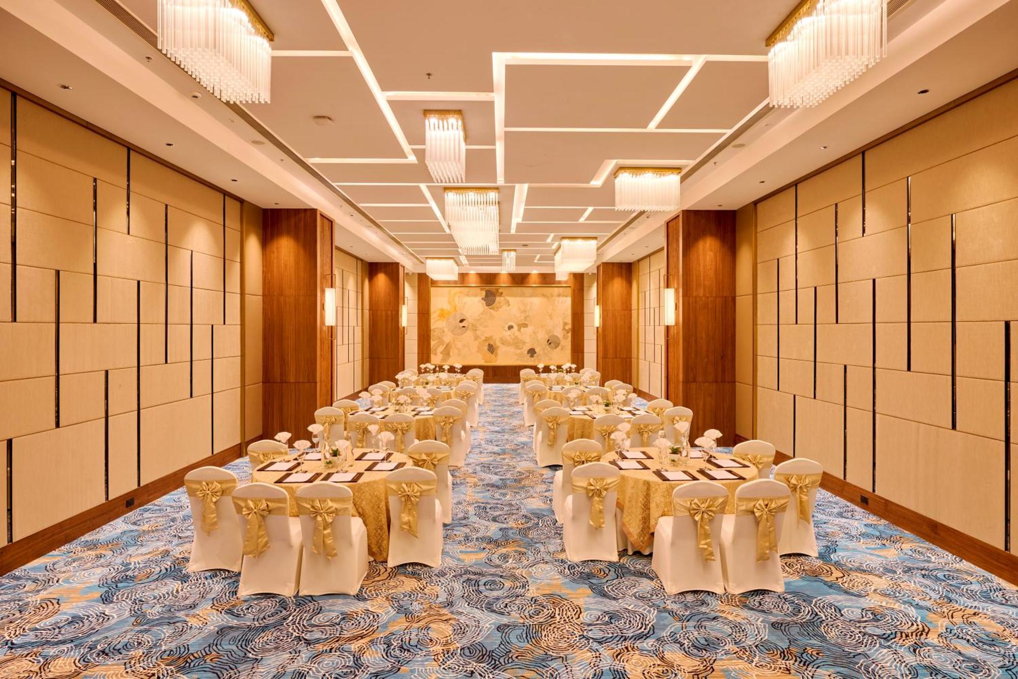 Iris Sarovar Portico غورغاون المظهر الخارجي الصورة