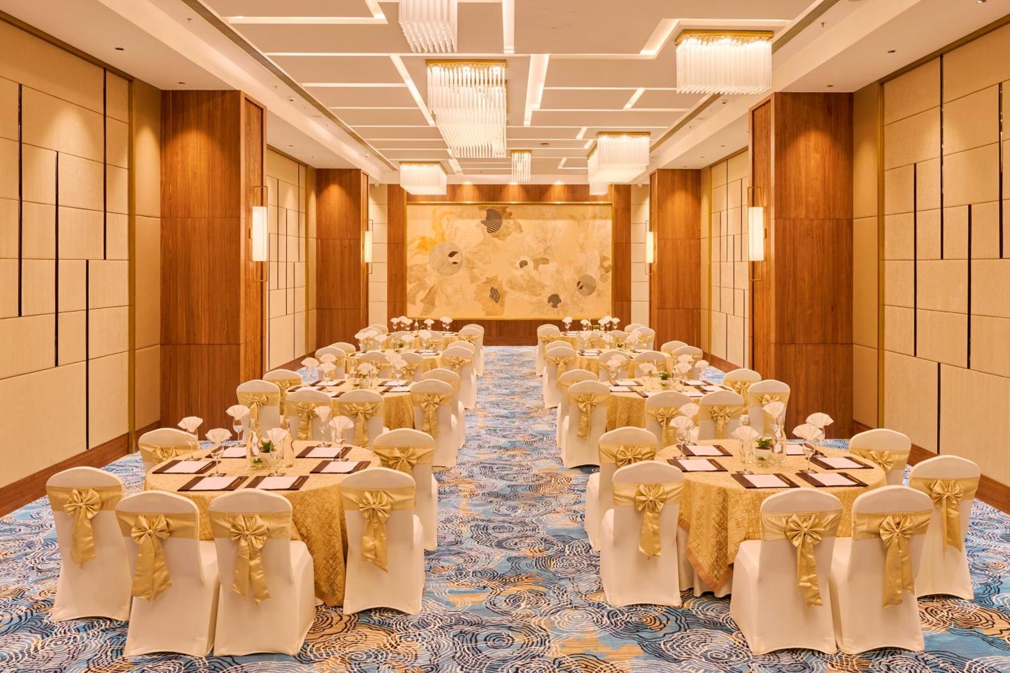 Iris Sarovar Portico غورغاون المظهر الخارجي الصورة