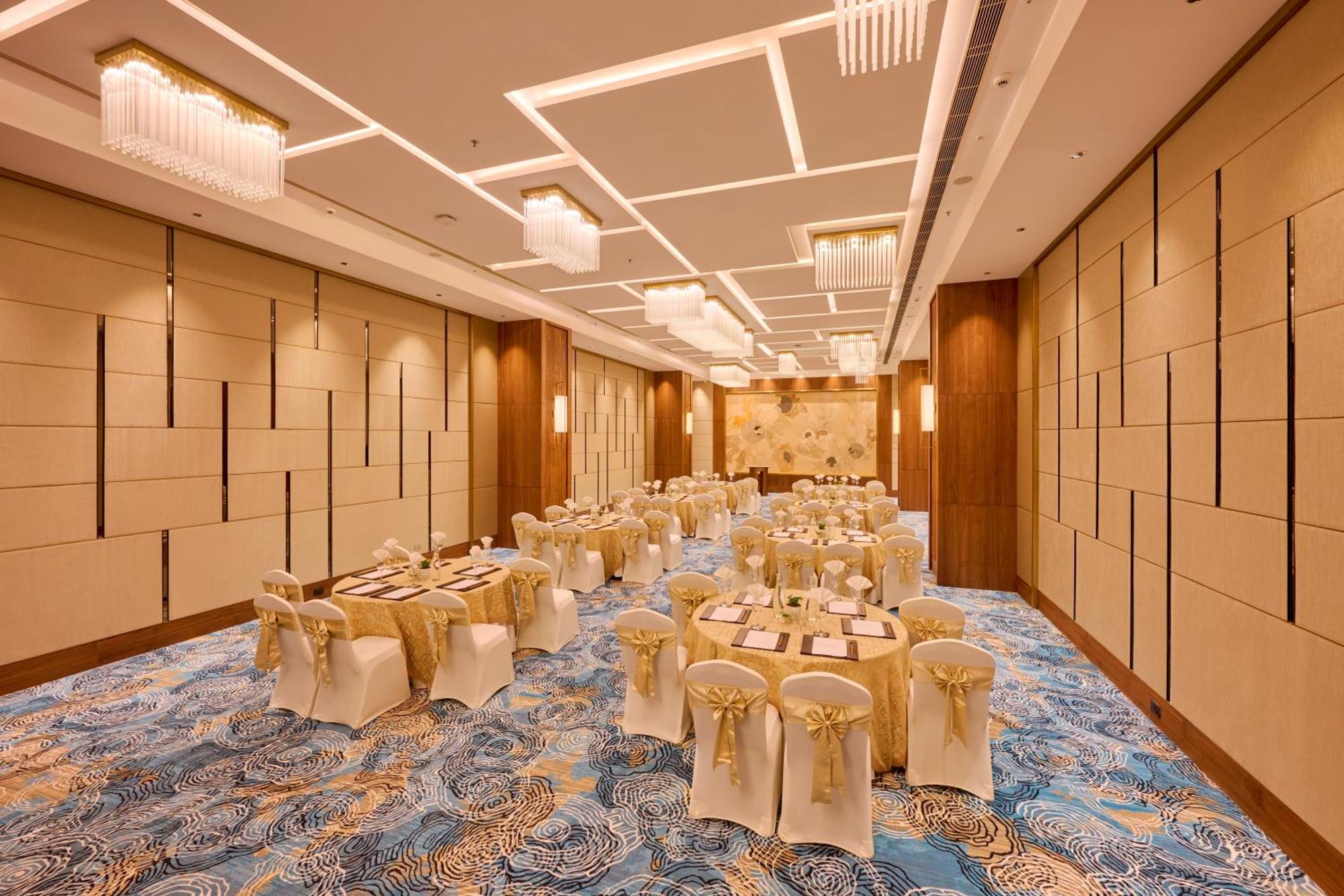 Iris Sarovar Portico غورغاون المظهر الخارجي الصورة